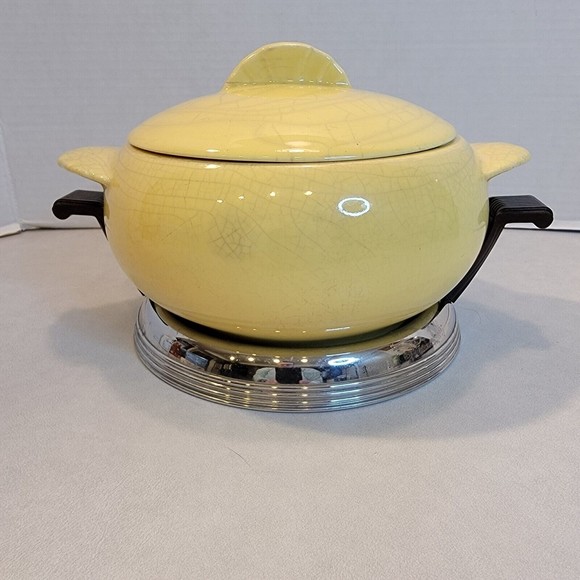 Vtg Yellow Caliente Pottery Casserole Metal Trivet Bakelite Handles - Top Issues - Picture 3 of 12